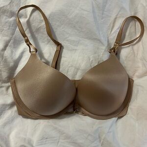 Victoria’s Secret 32C Bombshell Adds 2 Cup Sizes Bra
Like new condition.